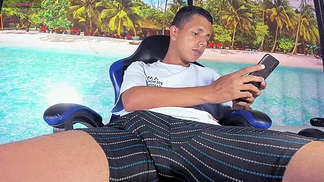 BigMonstercoks69 online show from March 2, 10:27 pm