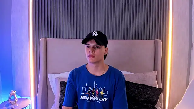 BenitoSaenz online show from October 19, 3:51 am