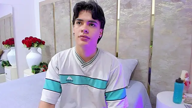 BenitoSaenz online show from December 20, 12:12 pm