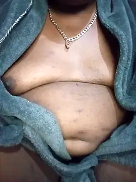 Snapshot of OnlyMoneyIwanT chatting on February 1, 1:15 am OnlyMoneyIwanT online show from February 1, 1:15 am