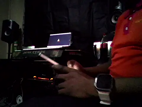 Snapshot of OnlyMoneyIwanT chatting on February 22, 10:47 am OnlyMoneyIwanT online show from February 22, 10:47 am