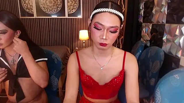 BigCockMaxineTS online show from July 13, 7:55 am