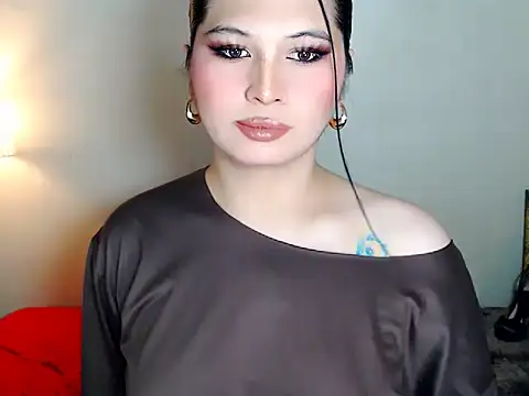 NaomiSmall online show from January 8, 8:27 am