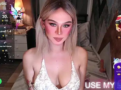 Snapshot of superhotangelxx chatting on May 11, 3:12 am superhotangelxx online show from May 11, 3:12 am