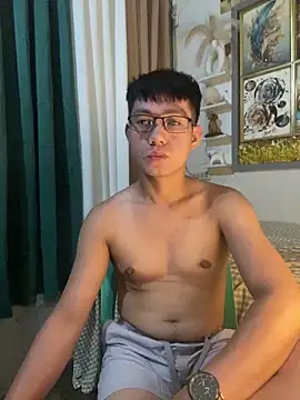 Snapshot of xshyboyx chatting on June 4, 2:45 pm xshyboyx online show from June 4, 2:45 pm