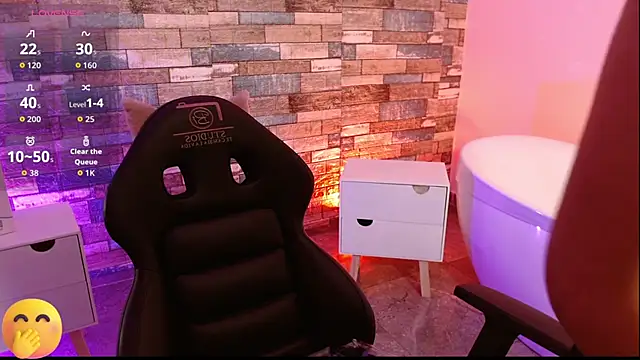 LIHIAN TAY online show from October 4, 12:03 pm