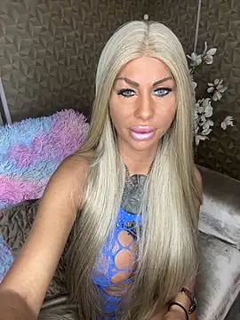 Snapshot of dutchbarbie chatting on October 16, 7:59 pm dutchbarbie online show from October 16, 7:59 pm