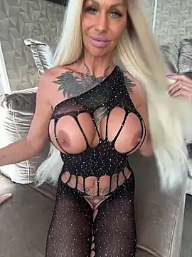 Snapshot of dutchbarbie chatting on May 10, 5:29 pm dutchbarbie online show from May 10, 5:29 pm