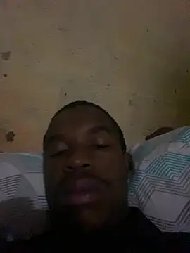 Snapshot of Minathi25410 chatting on April 15, 2:40 am Minathi25410 online show from April 15, 2:40 am
