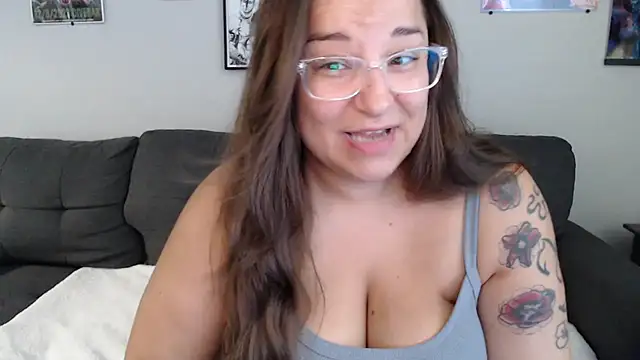 Snapshot of MoonBalloons chatting on September 13, 6:29 pm MoonBalloons online show from September 13, 6:29 pm