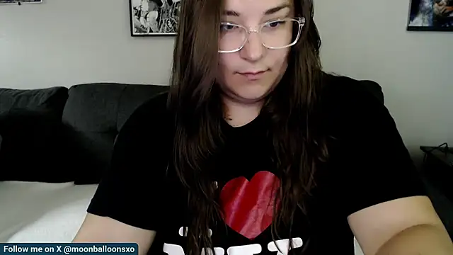 Snapshot of MoonBalloons chatting on September 28, 1:00 am MoonBalloons online show from September 28, 1:00 am