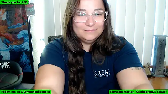 Snapshot of MoonBalloons chatting on October 1, 6:58 pm MoonBalloons online show from October 1, 6:58 pm