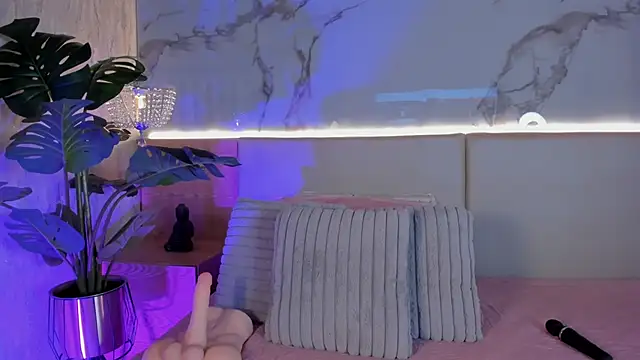 ValSmith  online show from December 2, 3:45 am