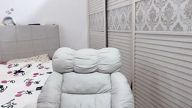 Holiland online show from November 17, 1:00 am