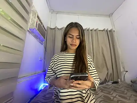 Snapshot of serpenthena_goddess chatting on October 24, 4:42 am serpenthena goddess online show from October 24, 4:42 am