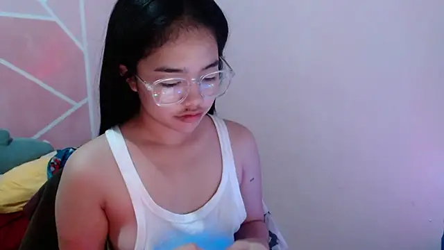 Snapshot of aaliyah_walker chatting on December 17, 11:05 am aaliyah walker online show from December 17, 11:05 am