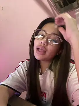 Snapshot of aaliyah_walker chatting on July 27, 1:29 pm aaliyah walker online show from July 27, 1:29 pm