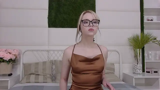 MollyHuntt online show from September 13, 7:02 pm