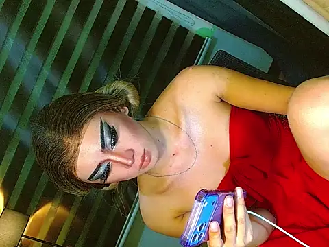 Snapshot of Queen_yasii_88 chatting on June 12, 7:35 pm Queen yasii 88 online show from June 12, 7:35 pm