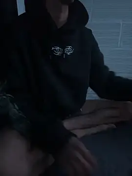 Snapshot of DarkCamBoy chatting on April 11, 5:23 am DarkCamBoy online show from April 11, 5:23 am