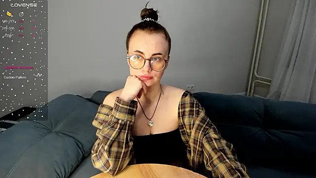 MewStella online show from March 7, 3:31 pm