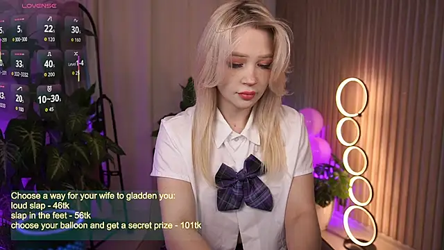 LauraWifeness online show from October 2, 6:20 am