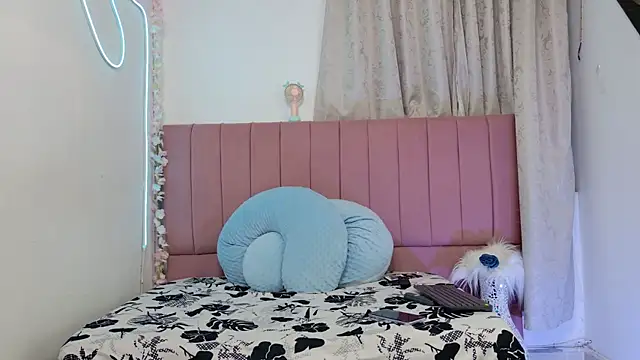 sukilove18 online show from September 19, 11:16 pm