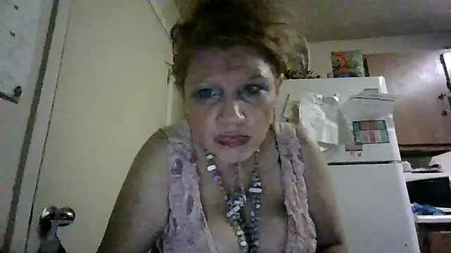 Snapshot of Malinda702 chatting on November 2, 11:01 am Malinda702 online show from November 2, 11:01 am