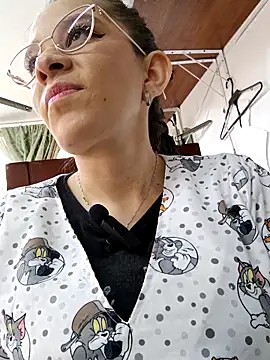 Isabella5 Brown  online show from November 10, 4:28 pm