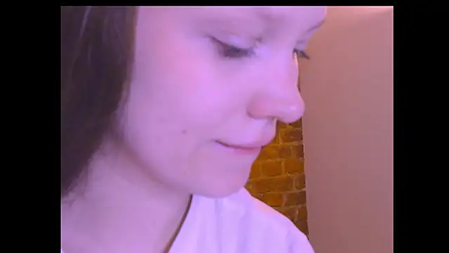 Snapshot of Lunliss chatting on April 19, 5:34 pm Lunliss online show from April 19, 5:34 pm