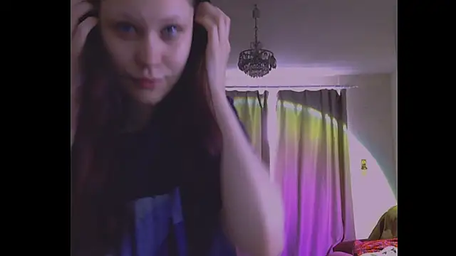 Snapshot of Lunliss chatting on July 5, 1:07 pm Lunliss online show from July 5, 1:07 pm