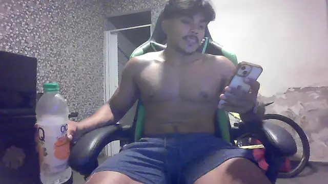 Snapshot of pretoboom14 chatting on July 26, 2:42 am pretoboom14 online show from July 26, 2:42 am