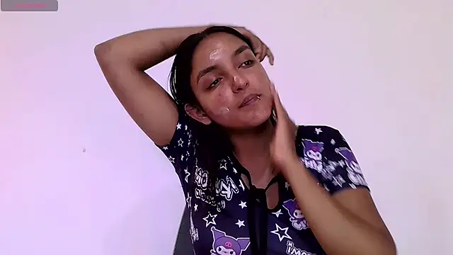 Snapshot of Ari_20_ chatting on July 8, 8:13 pm Ari 20 online show from July 8, 8:13 pm