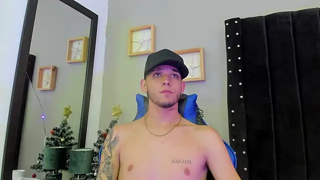 Snapshot of Mathewboy1 chatting on December 19, 7:10 pm Mathewboy1 online show from December 19, 7:10 pm