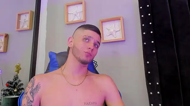 Snapshot of Mathewboy1 chatting on December 20, 7:32 pm Mathewboy1 online show from December 20, 7:32 pm