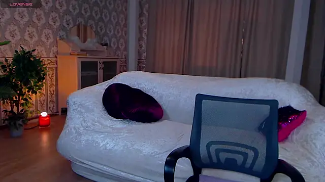 LiSinDoll online show from April 6, 1:14 am