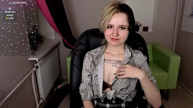 girl next doorr online show from October 11, 1:09 pm