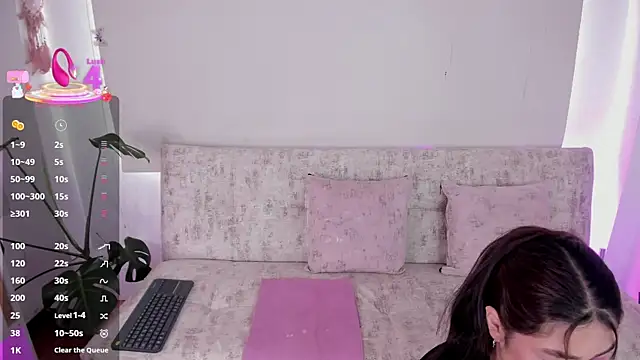 missweetpeach online show from June 25, 9:30 pm