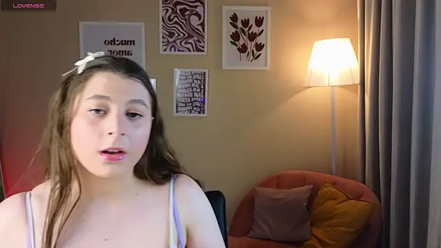 Snapshot of Queen_Michelle_ chatting on October 8, 9:23 pm Queen Michelle online show from October 8, 9:23 pm