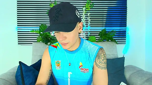 CamiiGuzmanX online show from February 10, 8:02 pm