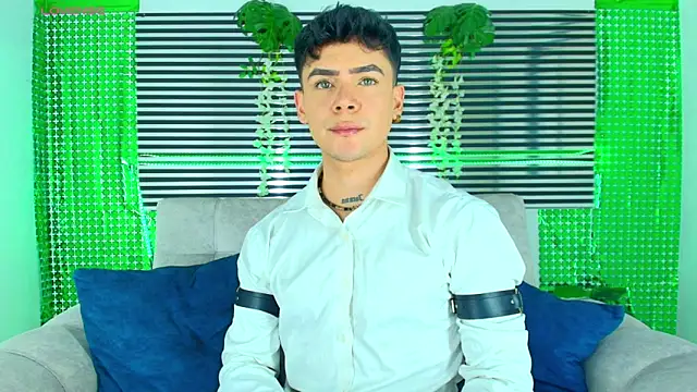 CamiiGuzmanX online show from March 20, 8:14 pm