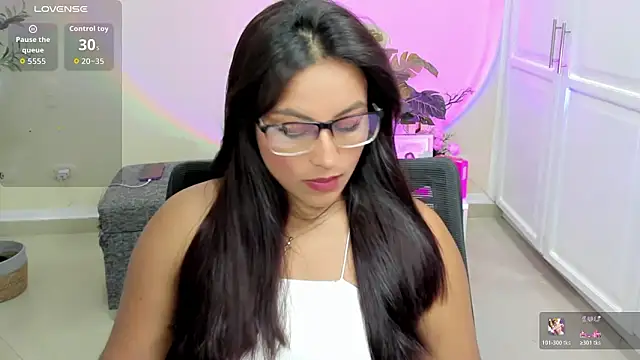 Snapshot of Cameroon-Diaz chatting on March 2, 1:51 pm Cameroon-Diaz online show from March 2, 1:51 pm