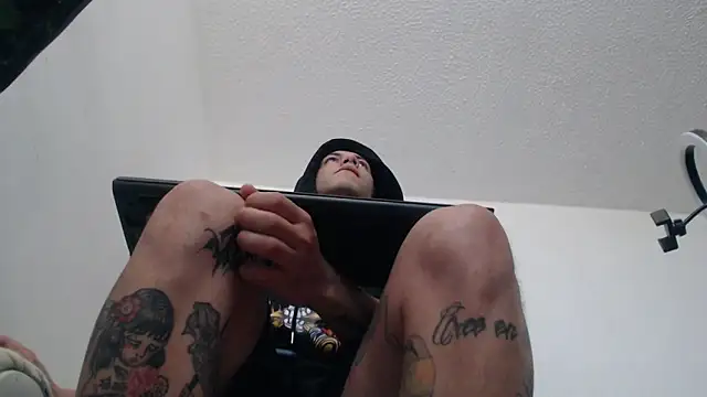 Snapshot of Thomasjons_ chatting on January 16, 5:39 pm Thomasjons online show from January 16, 5:39 pm