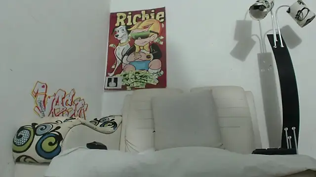 Snapshot of Thomasjons_ chatting on February 10, 4:16 am Thomasjons online show from February 10, 4:16 am