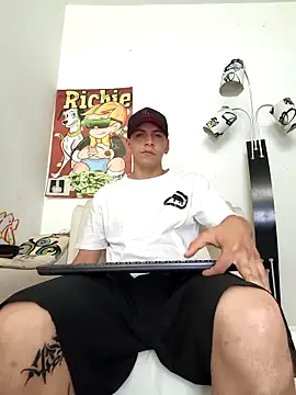 Snapshot of Thomasjons_ chatting on February 13, 6:37 pm Thomasjons online show from February 13, 6:37 pm