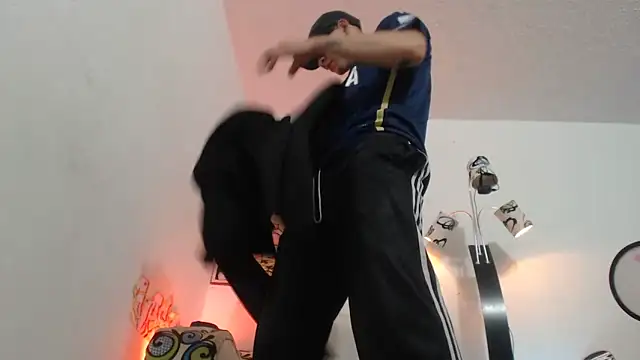 Thomasjons  online show from March 17, 2:38 am