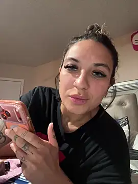 Snapshot of Chicagobabe chatting on May 27, 7:05 am Chicagobabe online show from May 27, 7:05 am