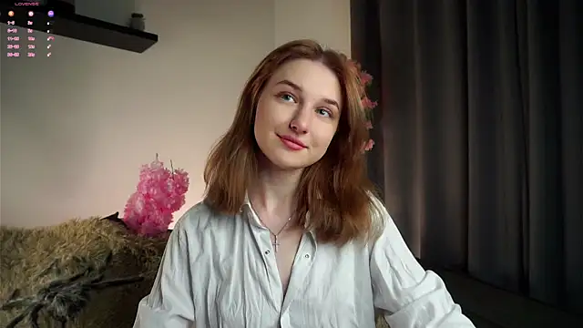 Snapshot of EasterBonney chatting on November 5, 11:21 am EasterBonney online show from November 5, 11:21 am