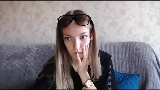 HitGyrl online show from September 26, 1:20 am