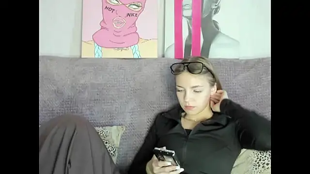 HitGyrl online show from September 28, 1:55 am